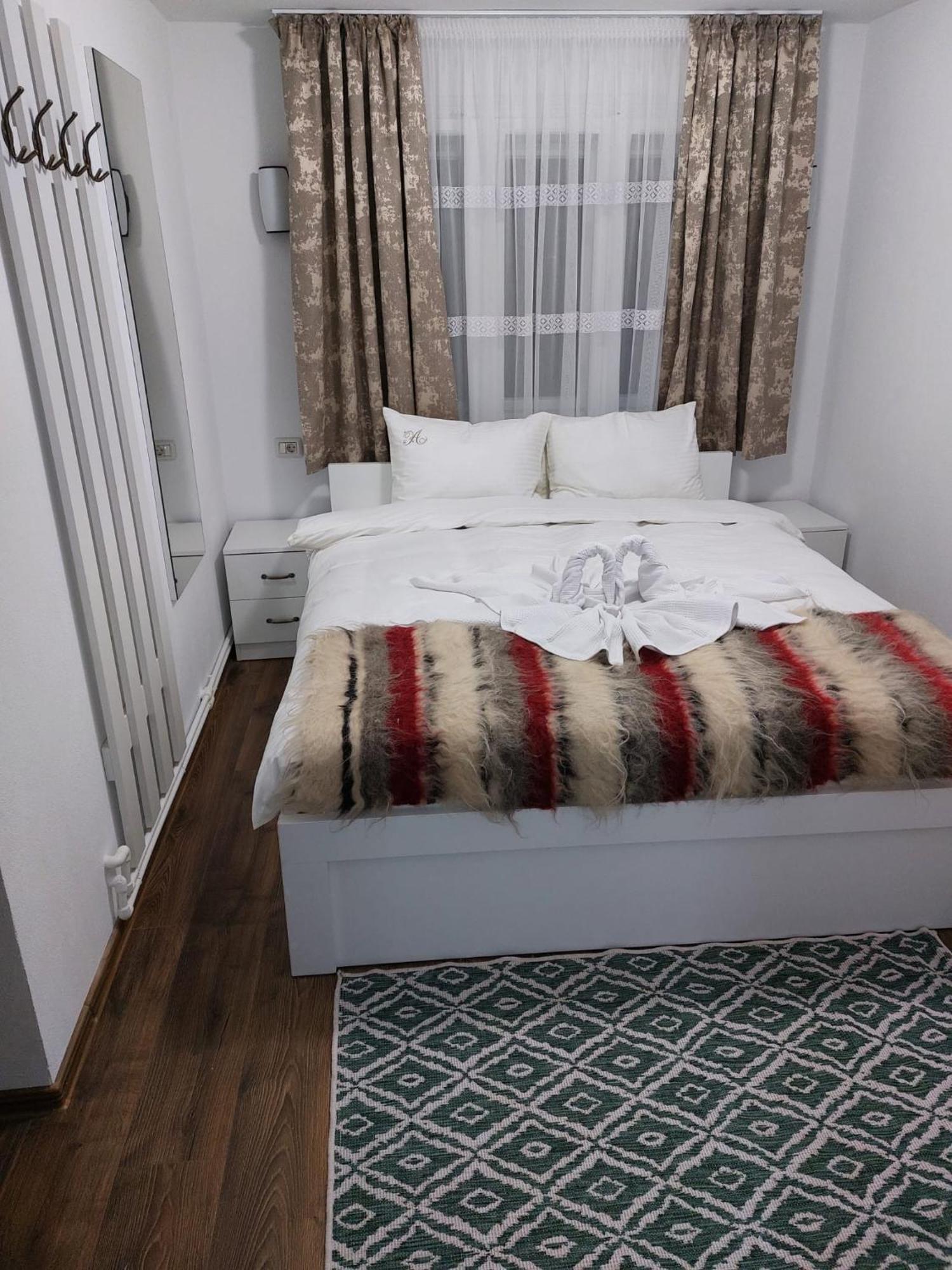 Cameră dublă cu vedere la munte